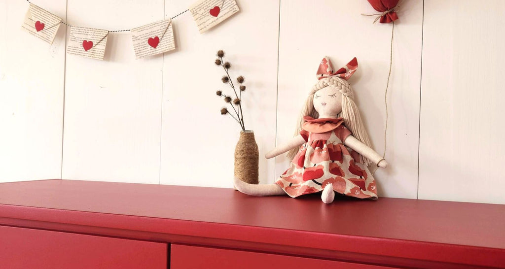 Shop the look : une chambre d'enfant aux accents rouge pourpre